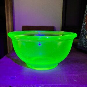 Hazel Atlas Green Uranium Glass 7 inch Rolled Lip Mixing Bowl